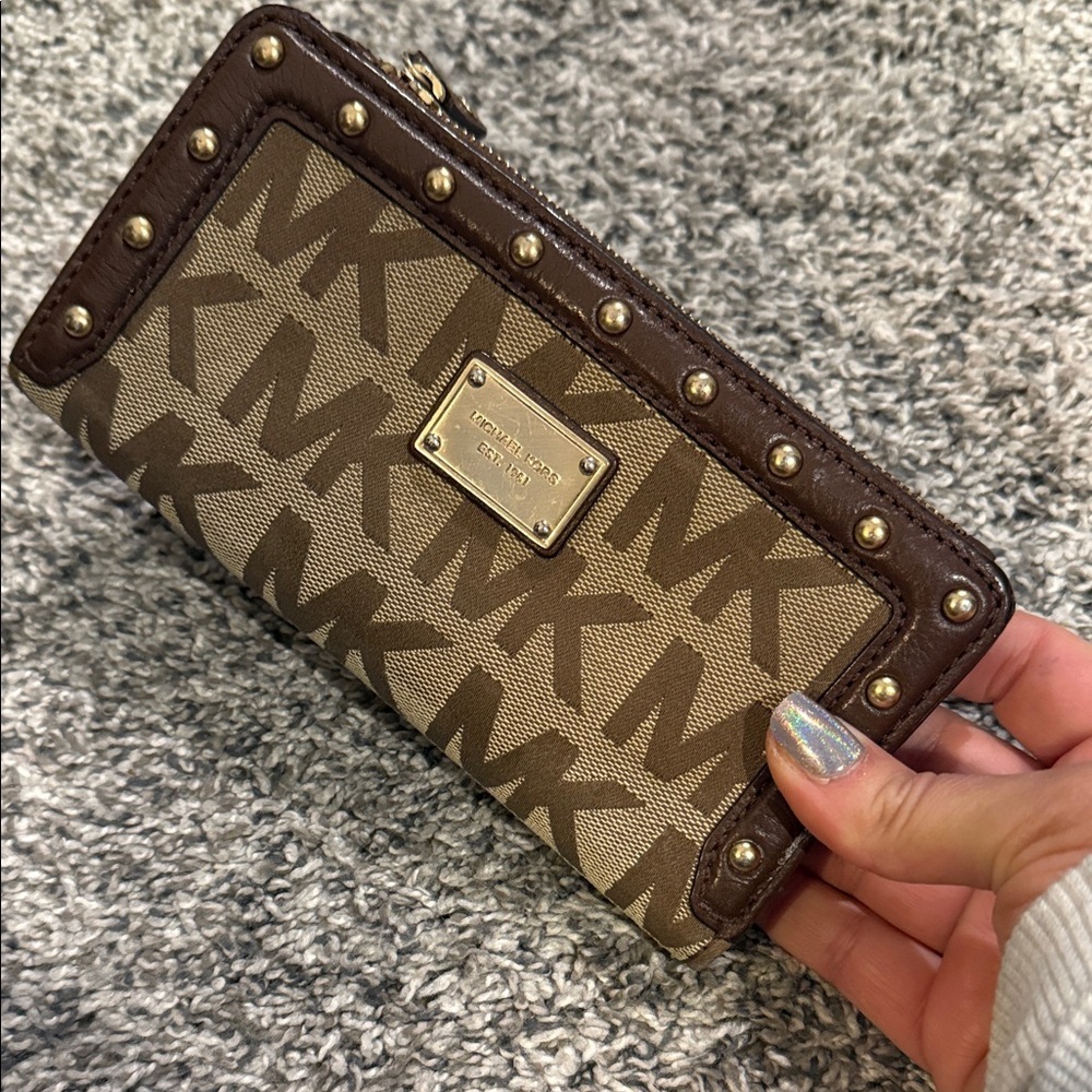 Michael Kors Monogram Brown Tan Wallet big valley studded clutch MK designer - Picture 4 of 10